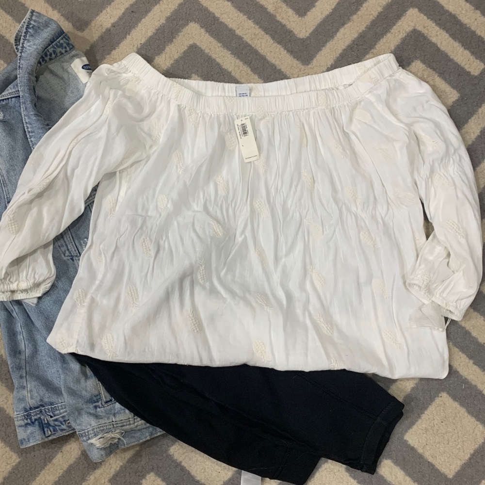 Off shoulder white pineapple top size L